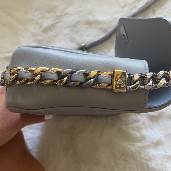 Chanel quilted lambskin leather handbag - Picture 10 of 13